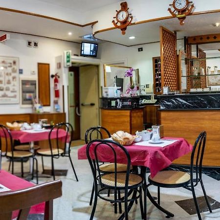 Hotel Ferrarese Ρώμη Εξωτερικό φωτογραφία