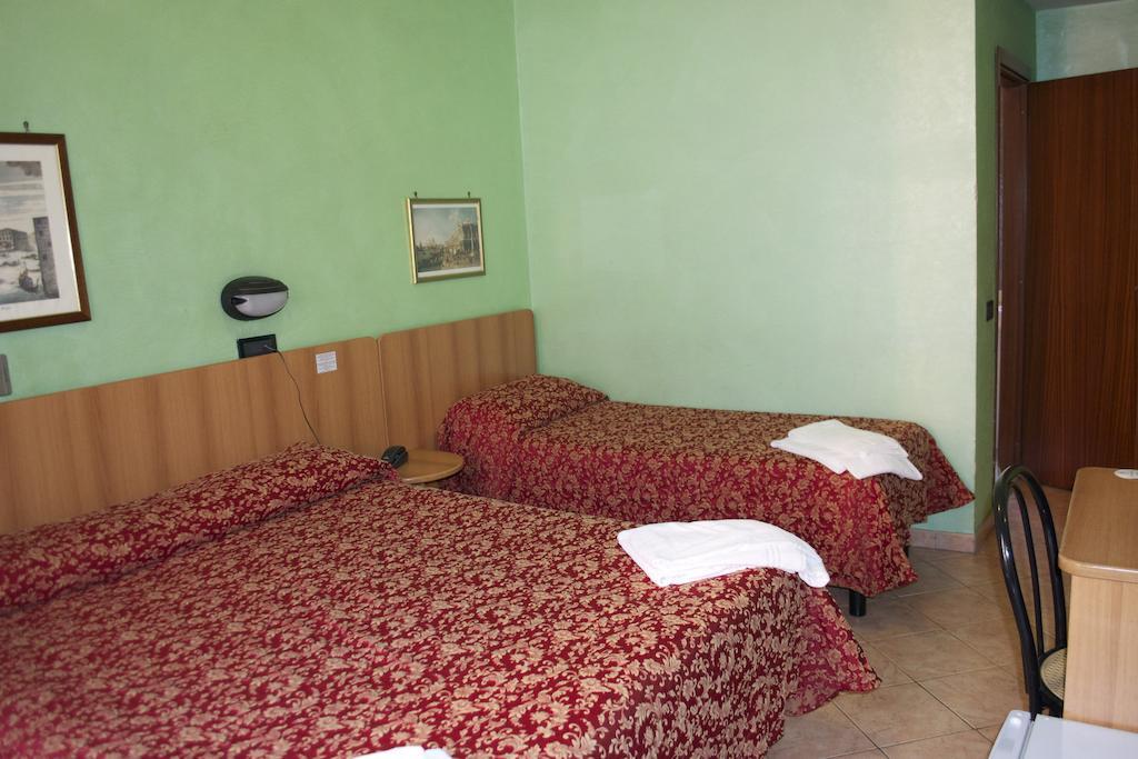 Hotel Ferrarese Ρώμη Εξωτερικό φωτογραφία