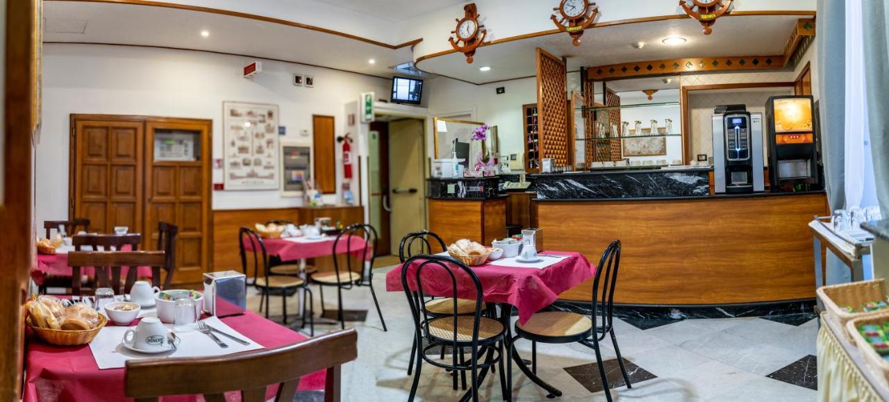 Hotel Ferrarese Ρώμη Εξωτερικό φωτογραφία