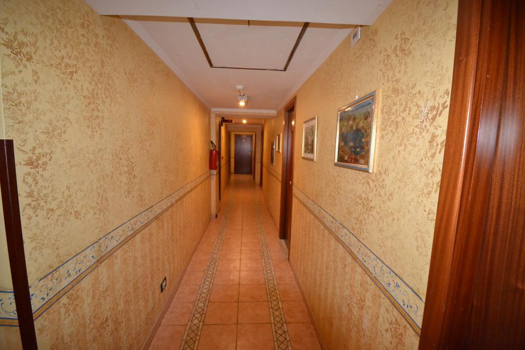 Hotel Ferrarese Ρώμη Εξωτερικό φωτογραφία
