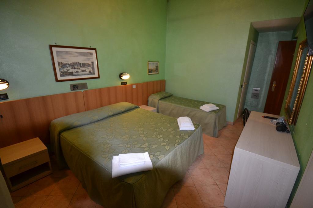 Hotel Ferrarese Ρώμη Εξωτερικό φωτογραφία