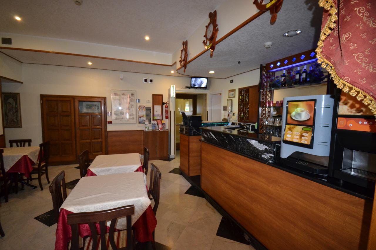 Hotel Ferrarese Ρώμη Εξωτερικό φωτογραφία