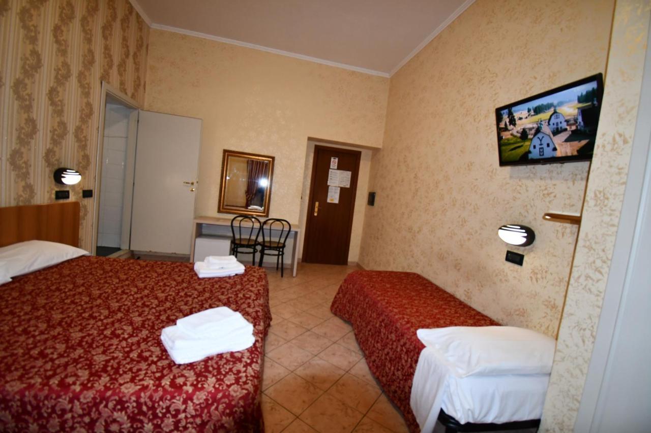 Hotel Ferrarese Ρώμη Εξωτερικό φωτογραφία