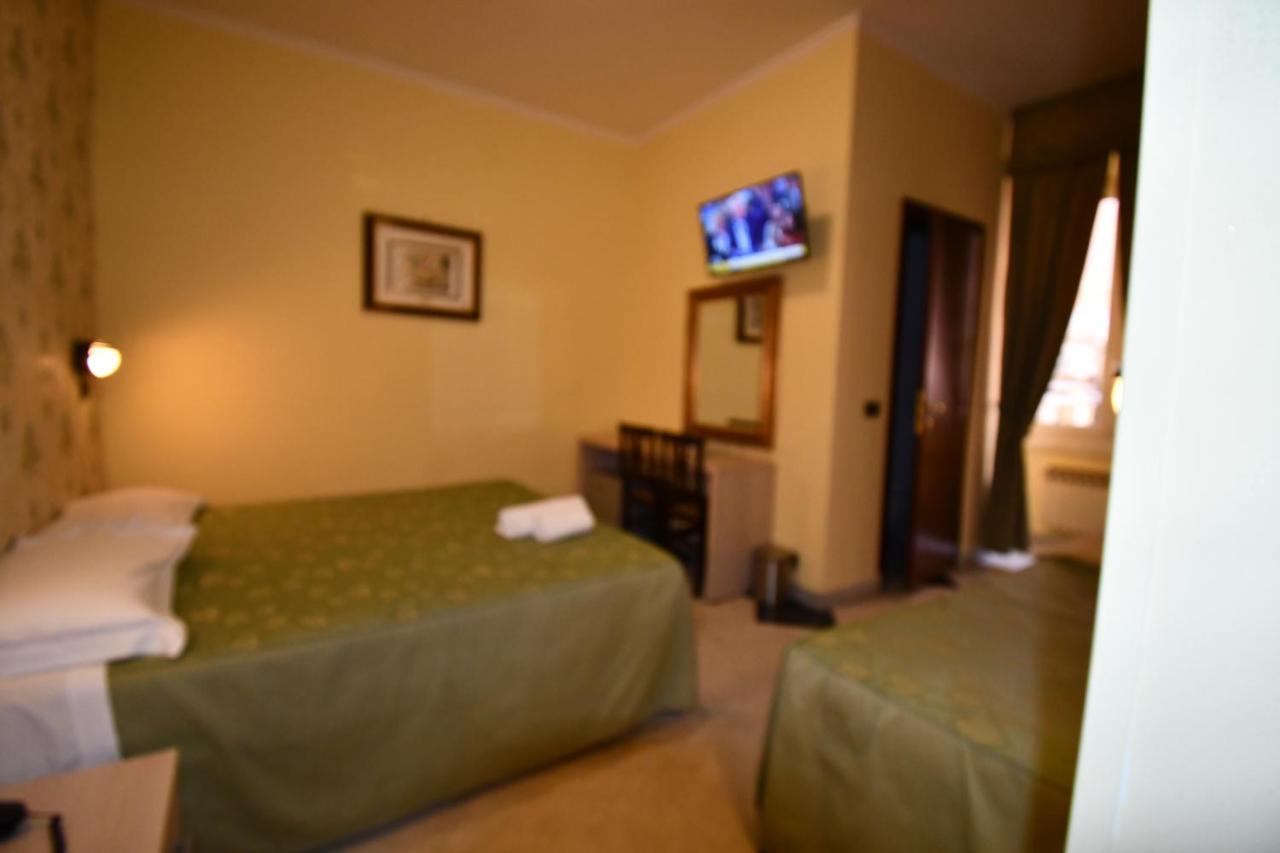 Hotel Ferrarese Ρώμη Εξωτερικό φωτογραφία