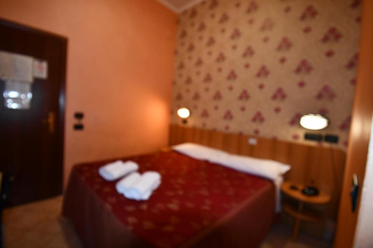 Hotel Ferrarese Ρώμη Εξωτερικό φωτογραφία